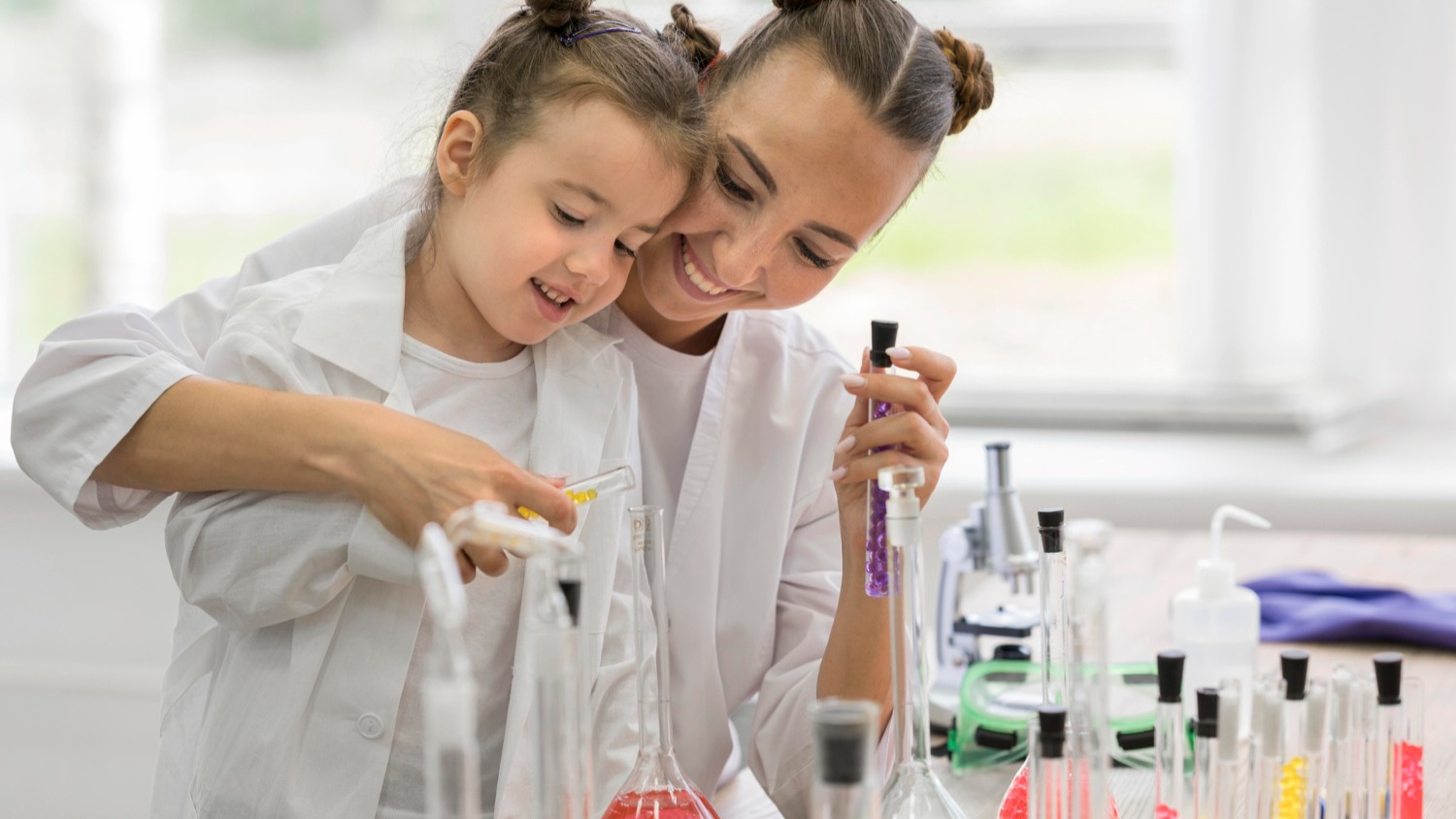 Día Internacional de la Mujer y la Niña en la Ciencia 11F