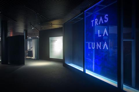 Tras la luna